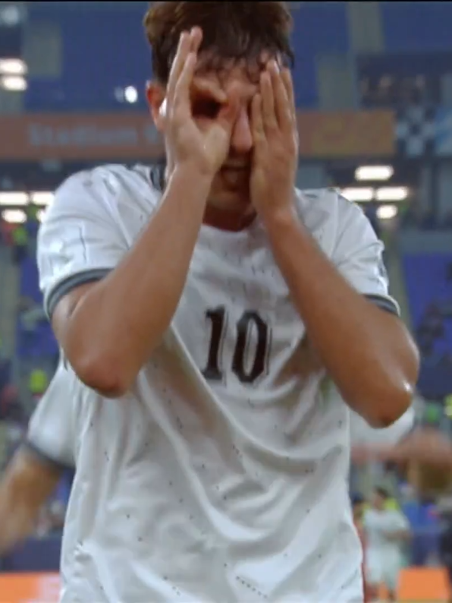 الثاني لأسود الرافدين ⚽️ الـVAR يتدخل ويحتسب هدف مهند علي 