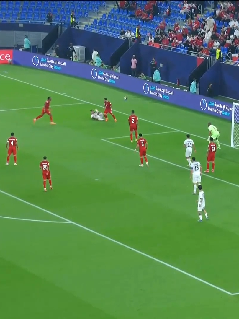 بعد العودة لتقنية الفيديو 👀 حكم المباراة يحتسب الهدف الثاني للعراق 🇮🇶⚽️ تابعوا المباراة وباقي المواجهات في #كأس_العرب_على_شاشا 🏆💫 شاهد الآن مجاناً وبدون تسجيل دخول 📺