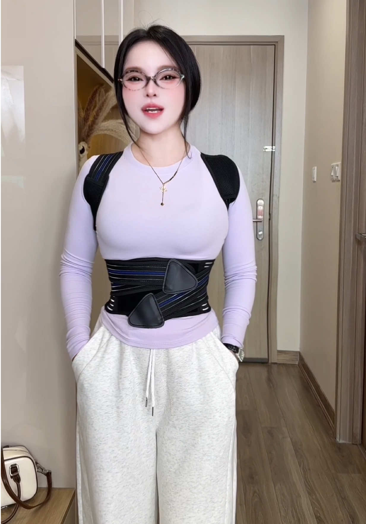 Ai cũng nên có để chỉnh lại dáng. Đeo cái đai dáng đẹp hẳn luôn #dailungchonggu #dailungcotsong #daichonggu #daichonggulung