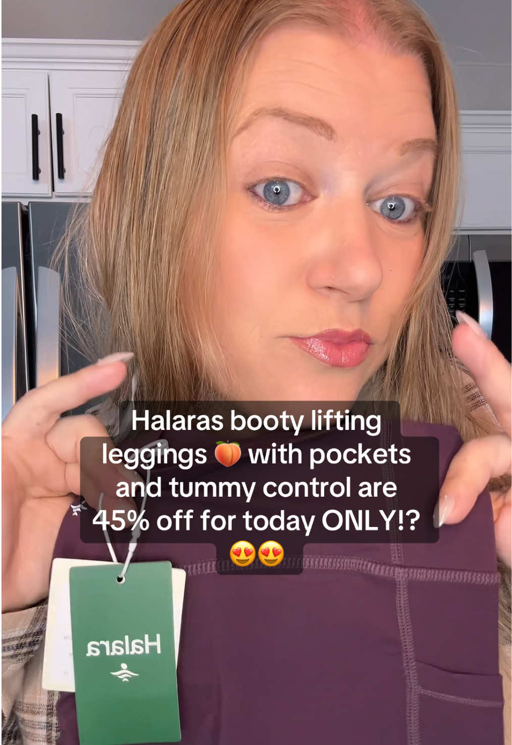 Halaras booty lifting leggings with pockets are on sale for a limited time! #halara #halaratiktokshop #halaraleggings #halaraeveryday #leggingsoftiktok 