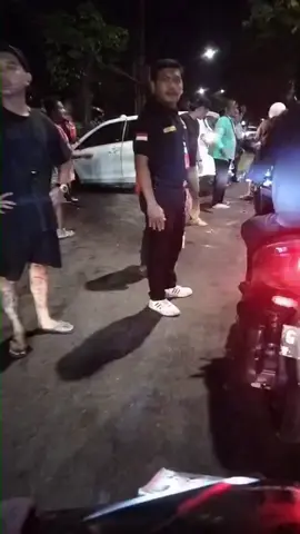 Ijin menyampaikan informasi min, ada kecelakaan di depan hotel Tara jalan Magelang. Info dari orang sekitar Mobil menabrak pembatas tengah jalan #info #update #news #jogja #yogyakarta 