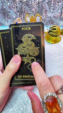 #tarot #tarotdujour #cartomancie #tarotamour #tarotfrançais  🔮 Tirage de Tarot du jour — nouveau tirage général et voyance en ligne. Guidance intuitive sur l’amour, les relations, l’argent, la destinée et les énergies de la semaine. Tirage de tarot amour aujourd’hui, tirage sur les sentiments de l’homme, pensées et intentions. Tirage de tarot sur la destinée, les perspectives, l’avenir proche, ce qui t’attend bientôt. Tirage gitan sur les énergies négatives, les ennemis, le mauvais œil, la jalousie, les blocages. Rituel de protection, purification, bénédiction, aide spirituelle et forces de l’univers. Argent, abondance, richesse, réussite, prospérité, guidance financière. Message des anges, aide du guide spirituel, forces supérieures, lumière divine. Tirage gratuit en ligne, lecture sincère et précise, prédictions honnêtes 2025. Tirage carte du jour, tirage général amour, guidance intuitive sentimentale.       