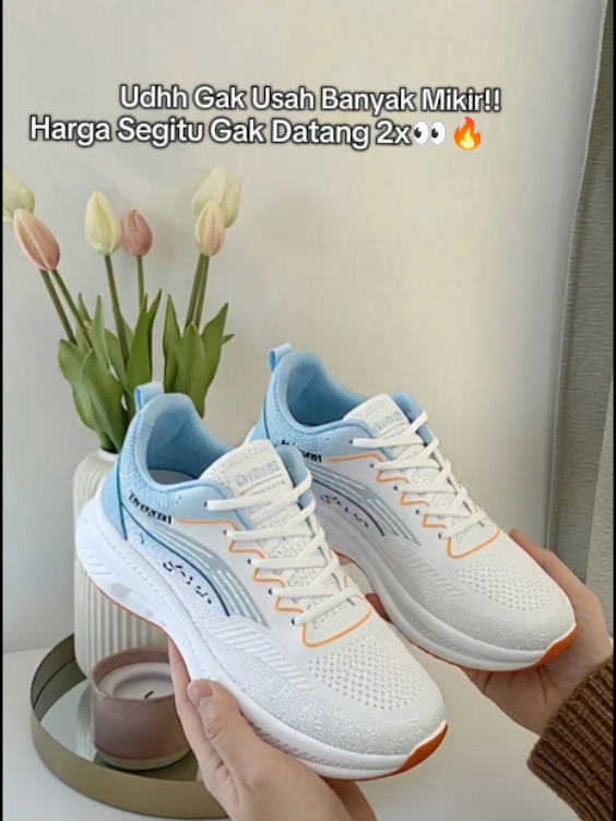 YJH Sneakers Sporty Kekinian/Sepatu wanita kekinian#sepatuwanita #sepatuterbaru #sepatukekinian 