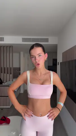 Ready for the gym 🏋🏻 outfit from @Oh Polly do yous want a gym series comment a flower emoji 🌺🌺#gym #me #lipsync #pinkgymset #fypp 