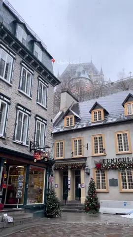 A winter wonderland in Old Québec in Québec City ❄️  #oldquebec #quebeccity #quebectiktok #winterwonderland #letitsnow 