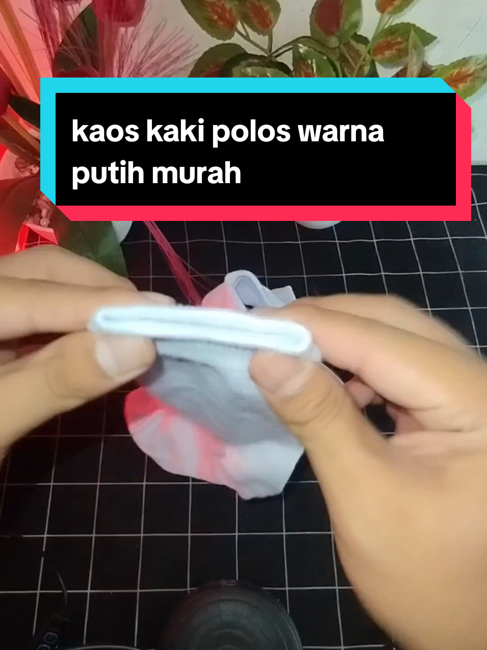 kaos kaki polos warna putih murah panjang selutut #kaoskakisekolah #kaoskakipanjang #kaoskakipolos #kaoskaki 