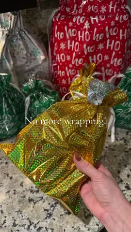 Awesome price! No more wrapping!!! #presentwrapping #christmasgiftwrapping #giftbag #presentbags 