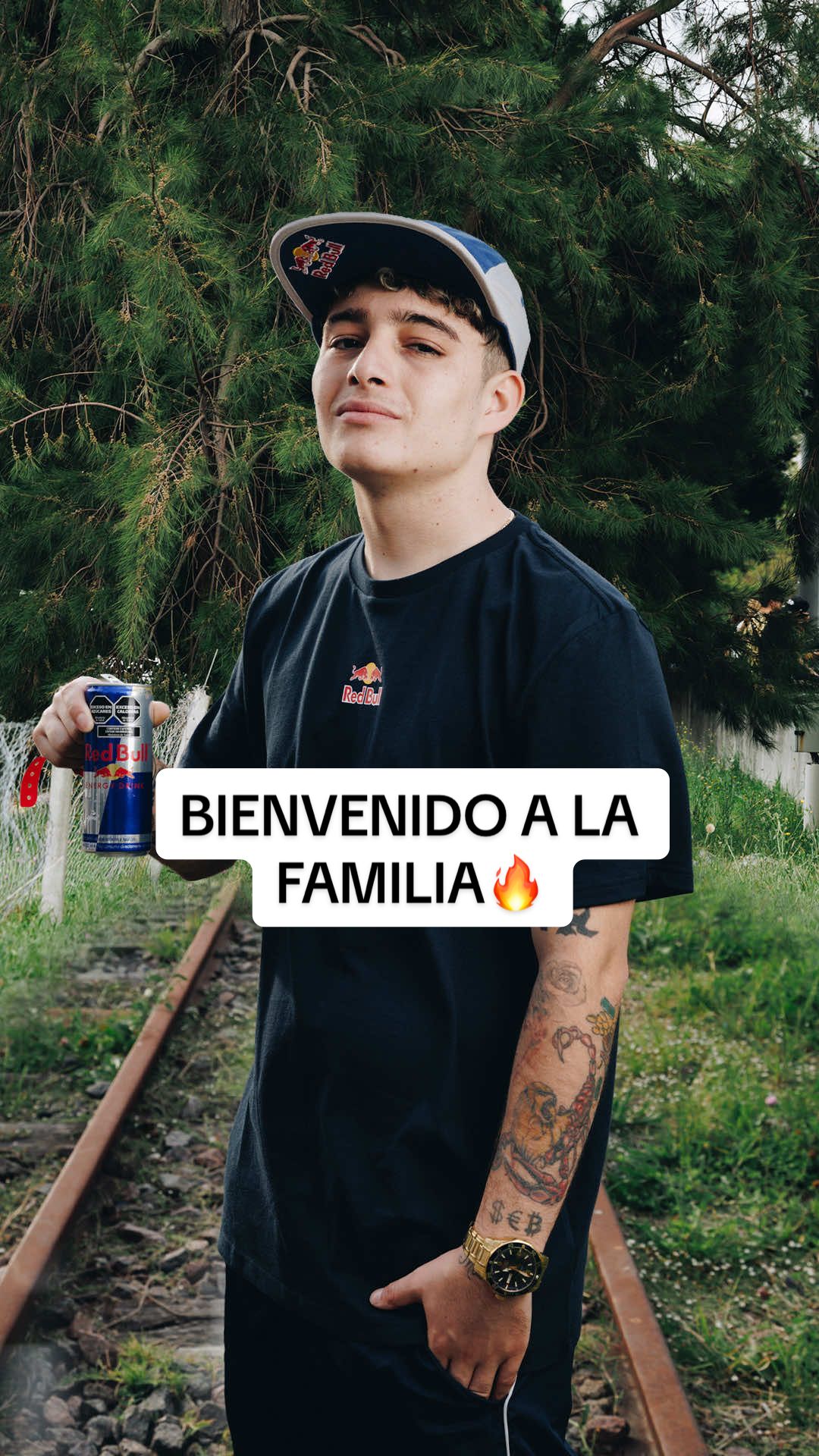 El Menor ya es parte de la familia #RedBull 💙