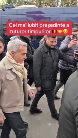Cel mai iubit președinte a tuturor timpurilor!! Președintele ♥️și sufletelor noastre @calin.georgescu.real 🇷🇴 #romania #calingeorgescupresedinte #georgesimion #fyyyyyyyy 