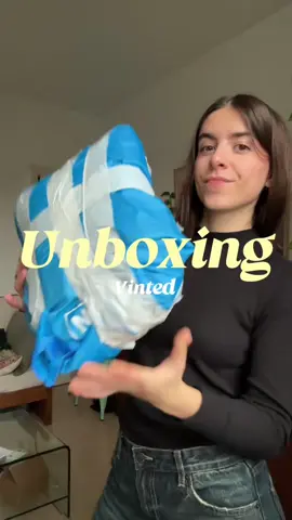 J’ai trouvé LA veste qu’il me fallait pour cet hiver ❄️ en plus elle est réversible !! Je l’adore 🩵 Vous validez ??  #CapCut #unboxing #secondemain #vintedfinds #secondhandfashion 
