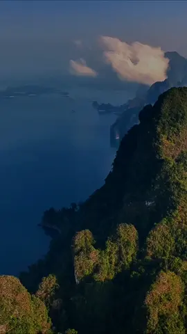 { وَالسَّمَاءَ رَفَعَهَا وَوَضَعَ الْمِيزَانَ } #ادريس_ابكر  #والسماء_رفعها_ووضع_الميزان  #قران  #قران_كريم  #سورة_الرحمن 