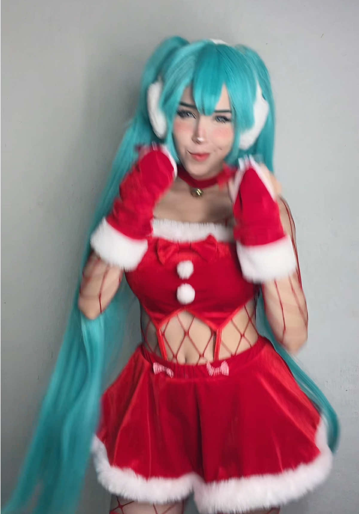 #fypシ #foryoupage #Cosplay #cosplaydance #hatsunemiku #hatsunemikucosplay #dance #christmasishere 