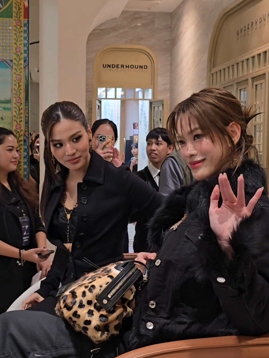 พี่มีทำไรดูหน้าบอนนี่ด้วย😅 #DolceGabbanaxEmiBonnie #EmiBonnie #เอมี่บอนนี่ #emiamily  #beonnnie 