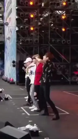 con la pioggia o con il sole sempre e solo BTS #btsofficialbighit #for #hyp 