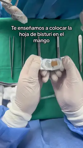 #AprendeconReba Te enseñamos a colocar la hoja de bisturí en el mango 🤓 #enfermeria #medicine #bisturi #medicalstudent 