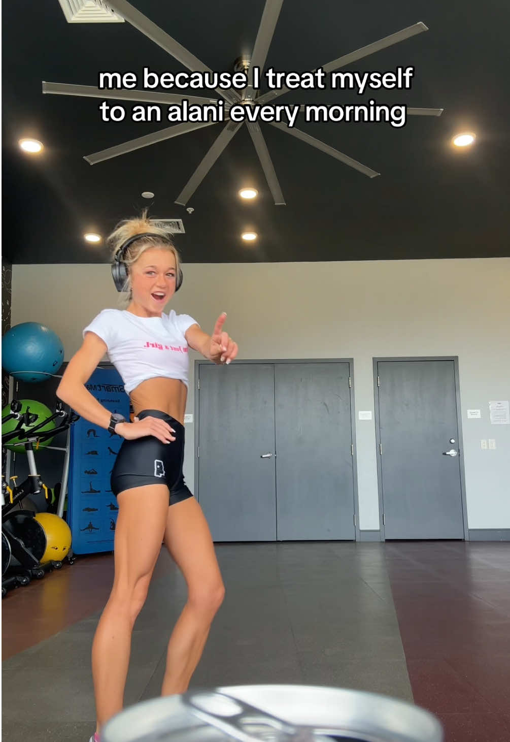 It’s like a present every morning hehehe @Alani Nutrition obsessed🩵 #runnergirl #gymgirl #workoutmotivation #alaninu #alanipartner @Alani Nu Ambassadors 