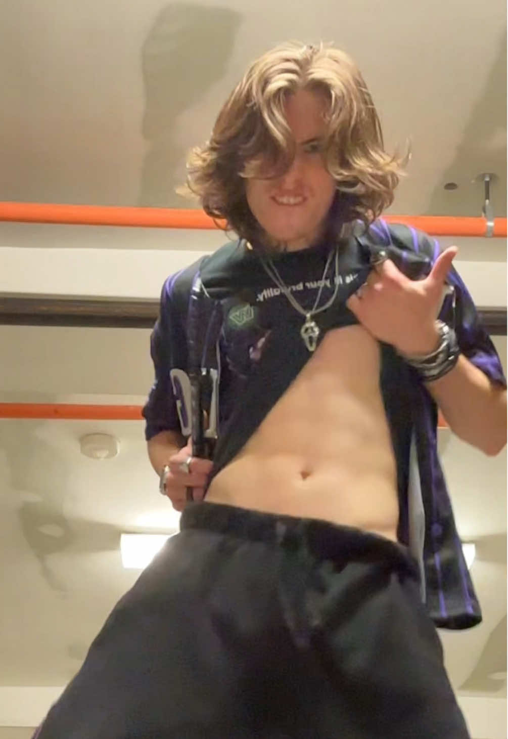 i have a tendency of getting very physical💪🏻😏 - @Maroon 5  - #thegavincoyle #fyp #dance #maroon5 #hardertobreathe 