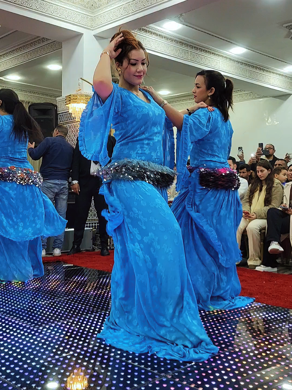 اشمن مدينة تبغيو تشوفوا فيها المجموعة كاملة ؟ @lahcen malki @@Houda @achraf_amazigh👑 @👸🧚‍♀️Souad🐆 @Salma zayania ♊️ @amina chinwia #PaidPartnership #MakeLIVECount #LIVEFEST2025 #SpareMomentsLIVE #LIVEIncentiveProgram 