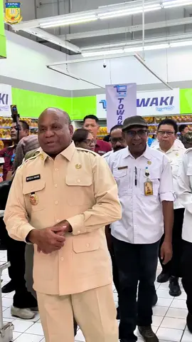Gubernur Papua KomjenPol (Purn) Matius D. Fakhiri, SIK., SH., MH bersama TPID Provinsi Papua melakukan Sidak dalam rangka pengendalian harga Menjelang HBKN NATARU 2025/2026 di Pasad Riteil Modern Hypermart Tanah Hitam Abepura Jayapura , 3 Des 2025 #inflasi  #nataru2025  #transformasipapua # #papuamajudanharmonis  #papuacerah 