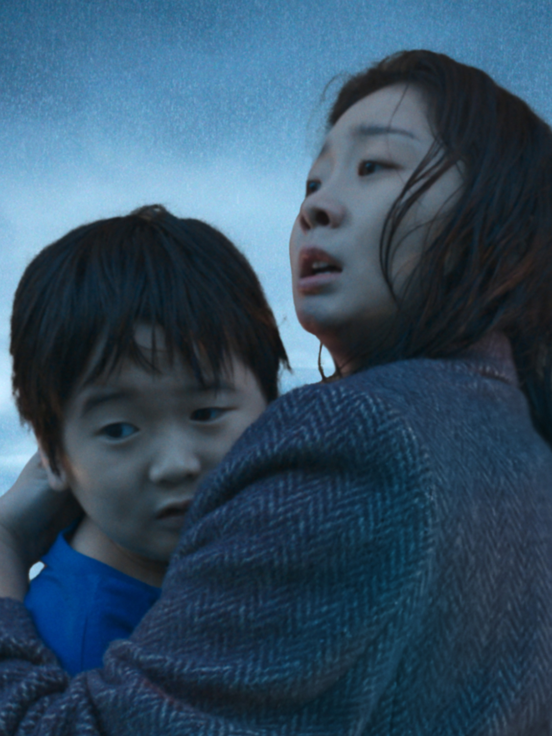 #KimDami berusaha nyelametin anaknya & jadi harapan umat manusia. Tonton film #TheGreatFlood tayang 19 Desember di #Netflix.