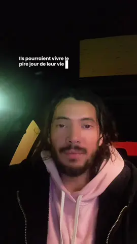 Chaque passant aléatoire vit une vie aussi vive et complexe que la tienne