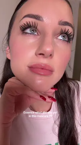 Easiest mascara to apply 🩵 #essence #essencemascara #longlashes #mascarahacks #tuszdorzęs @essence.cosmetics 