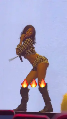 Dati, puro dance tutorial lang nakikita ko eh. But today, I was able to watch Tyla dance it LIVE ❤️‍🔥❤️‍🔥❤️‍🔥 #tyla #concert #tylawater #chanel #jennie 