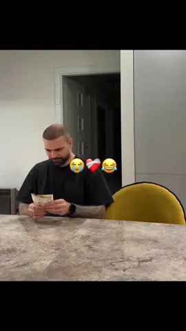 Love sarr😂💔😭#foryou #capcut #millionviews #viewsproblem #portugaltravel 