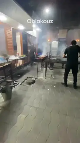 Такого никто не ожидал: в Узбекистане начали сносить тандыры ради борьбы с грязным воздухом. В Андижане рейды добрались до малого бизнеса: массово убирают тандыры, где пекли ту самую самсу, к которой люди привыкли годами. Параллельно в Ташкенте начали исчезать и шашлычные — проверки усиливаются, методы становятся жёстче. Распространите это видео — тема касается каждого.