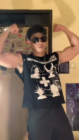 Singlet robek keren banget😎