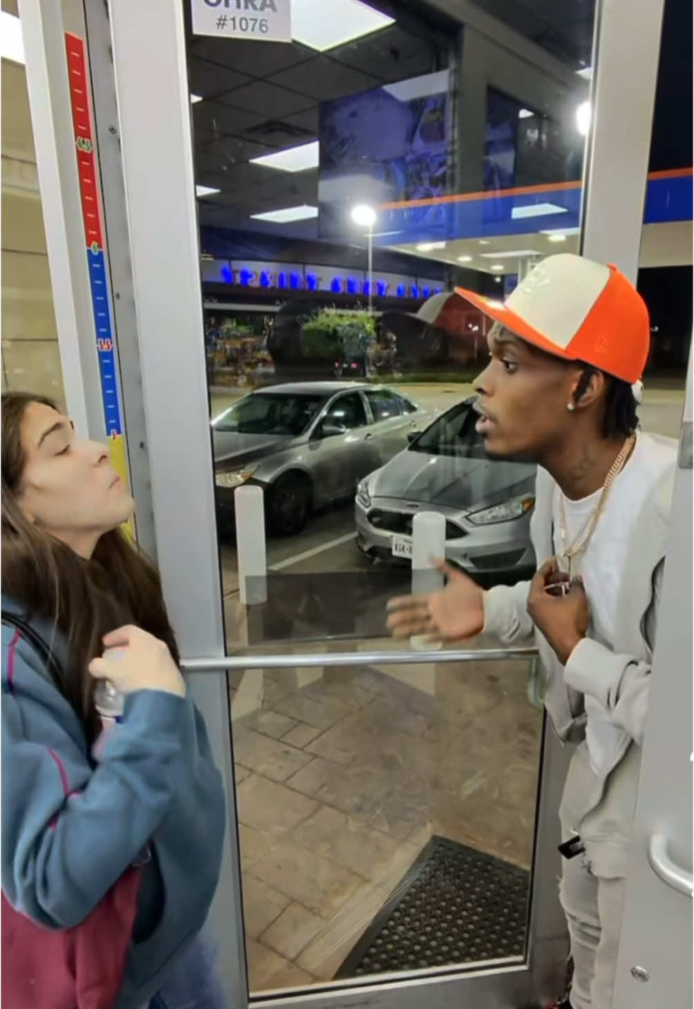 THIS IS HILARIOUS #funny #thief #nyc #viralvideo #viral #viraltiktok #trending #mustsee #nyclife #watch #mustwatch #viewsproblem #fun #comesee #crazy #workdstar #police 