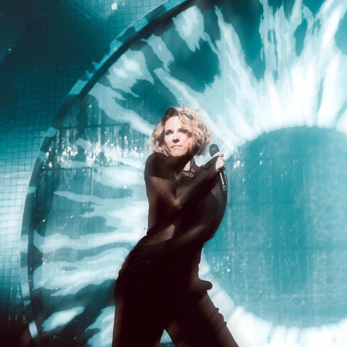 “Une Minute” mon nouveau single est sorti vendredi dernier ! 😍 Alors sortez vos chronos, je vous raconte en moins d’une minute l’histoire de ce single ! ⏱️ Envoyez-moi vos vidéos sur “Une Minute”, j’ai hâte de les voir ! 🩷 #LoriePester #Lorie# #UneMinute #LorieParty #Musique