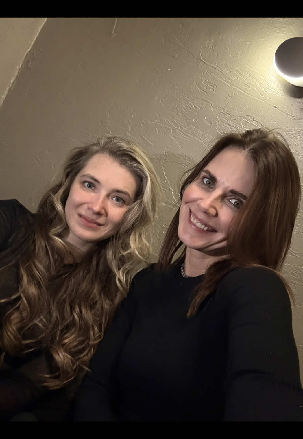 Сидели значит мы скучали😅 ну и решили а почему бы не попробовать🤣 смотрим что получилось с вареными колготками 🤣  и так смотрю много кого заинтересовало) мы это сделали так ради смеха🤣 и резали мы их острым ножом т к было не жалко😅 но в итоге почему то на них реально было только несколько затяжек) сами в ах😉ре