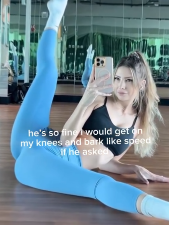 flexibility warm-up with splits & leg stretches! 🧘‍♀️ Watch the progress, feel the stretch. Inspired by strong, flexible girls 💪 Like & share if you love flexibility goals! 🔥#FlexibleGirl #yogaworkout #stretching #Fitness #yogapose 