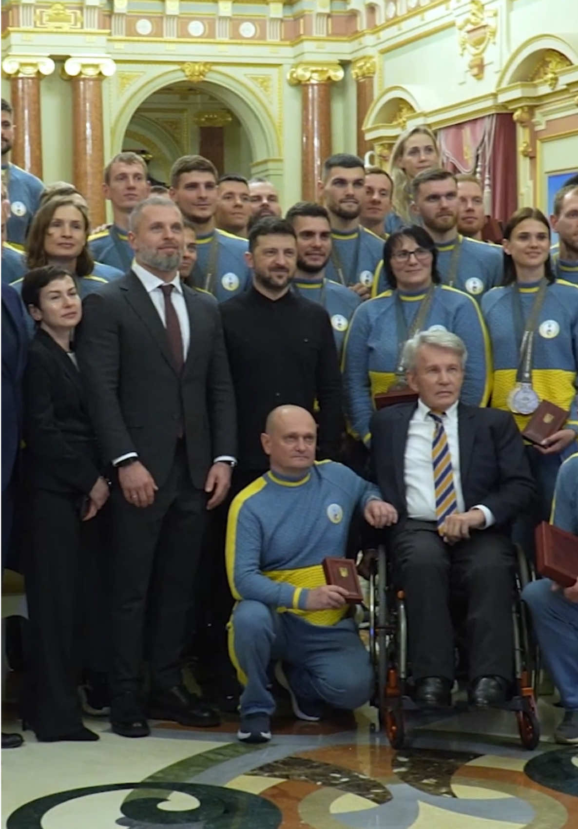 Президент України відзначив державними нагородами українських дефлімпійців, які здобули 100 медалей на літніх іграх у Токіо.