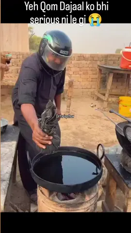 museebat main bhi Khushi doondh leti hai, ik aisi makhlooq basti hai Pakistan main 💕🇵🇰 #relatable #pakistan #helmet #challan #funny 