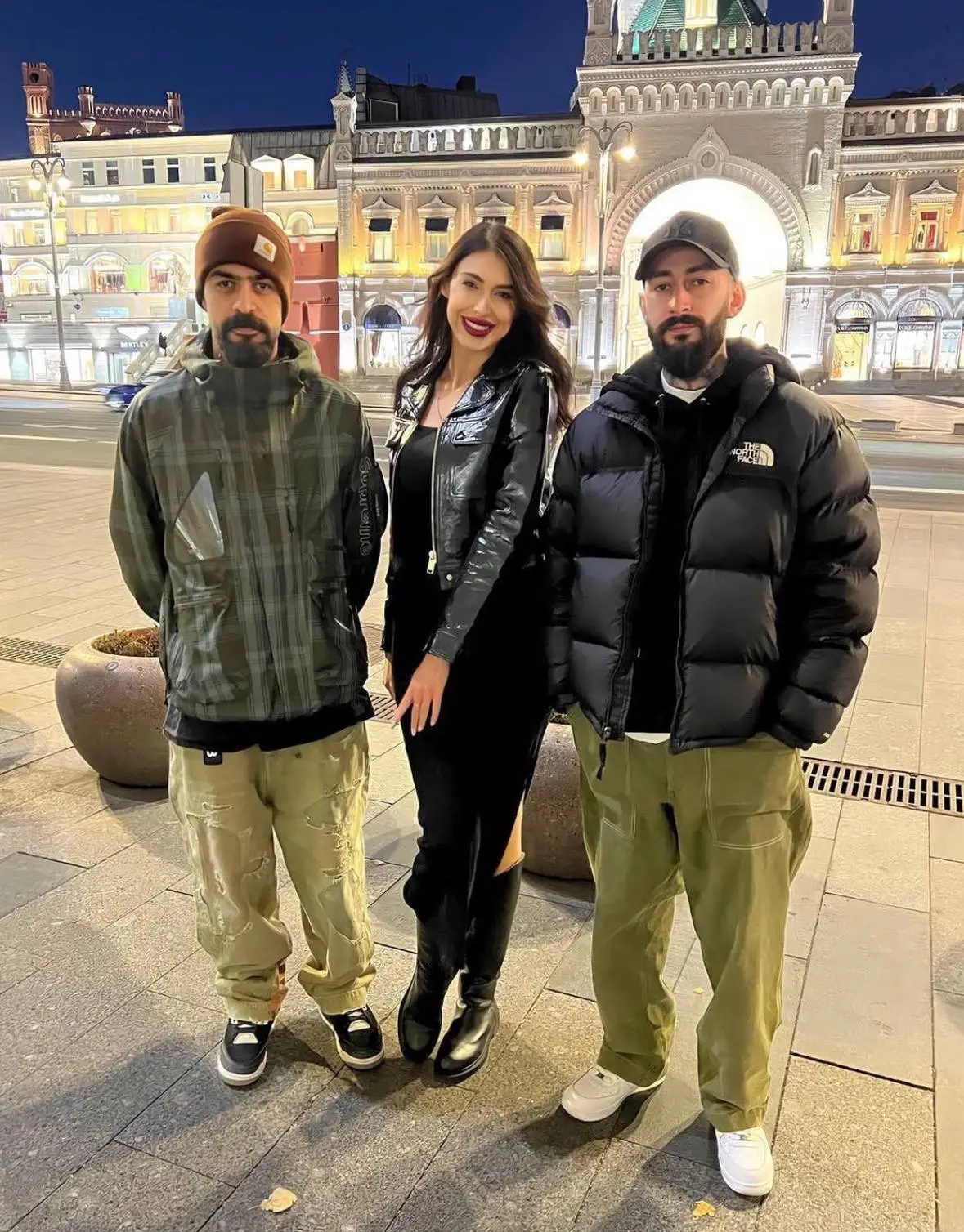 Вечер, огни и неожиданная встреча с любимыми артистами 🔥🎧 Вибрации — на максимум!