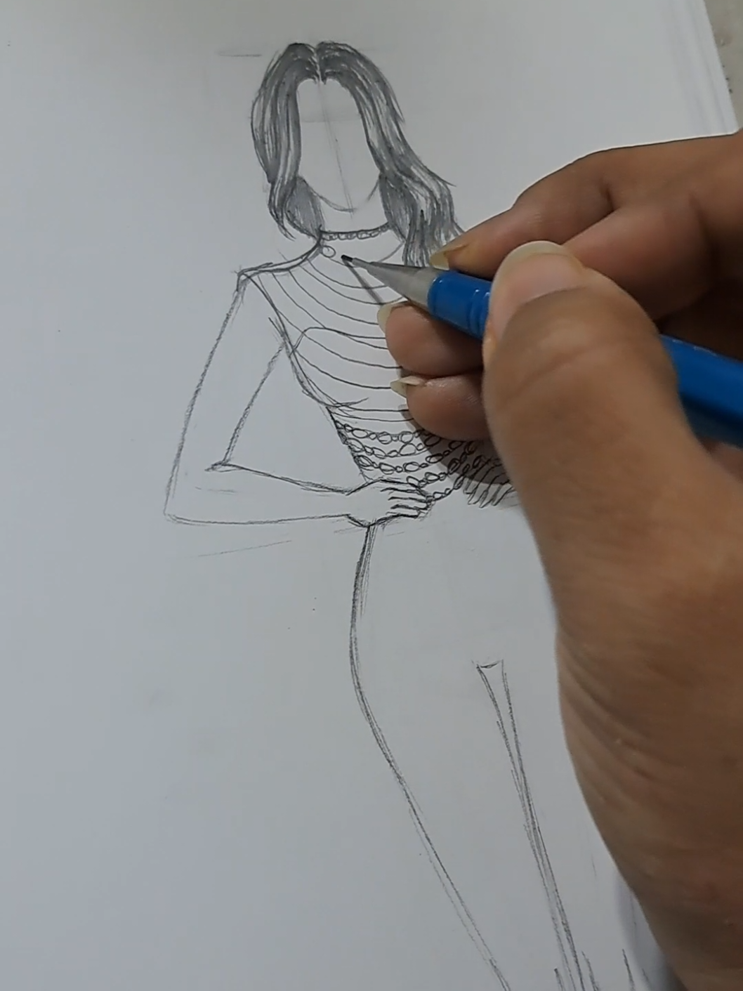 متنسوش المتابعه والأكسبلور لو مهتمين ب مجال تصميم الازياء ❤️#fashiontiktok #fashionillustration #fashionsketch #sketch #shimaafarouz 