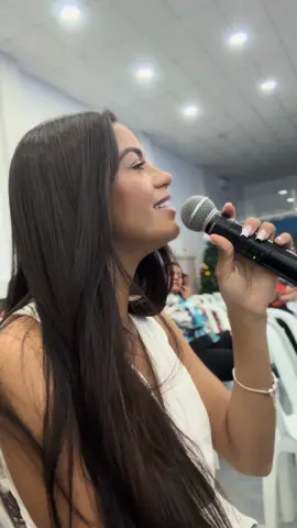 Assim como o fogo refina o ouro  Vem Tua obra em mim completar… Até que o mundo possa ver  Sua Glória em meu rosto brilhar.✨ #fyp #louvorgospel #viral #jesus #cristaosnotiktok 