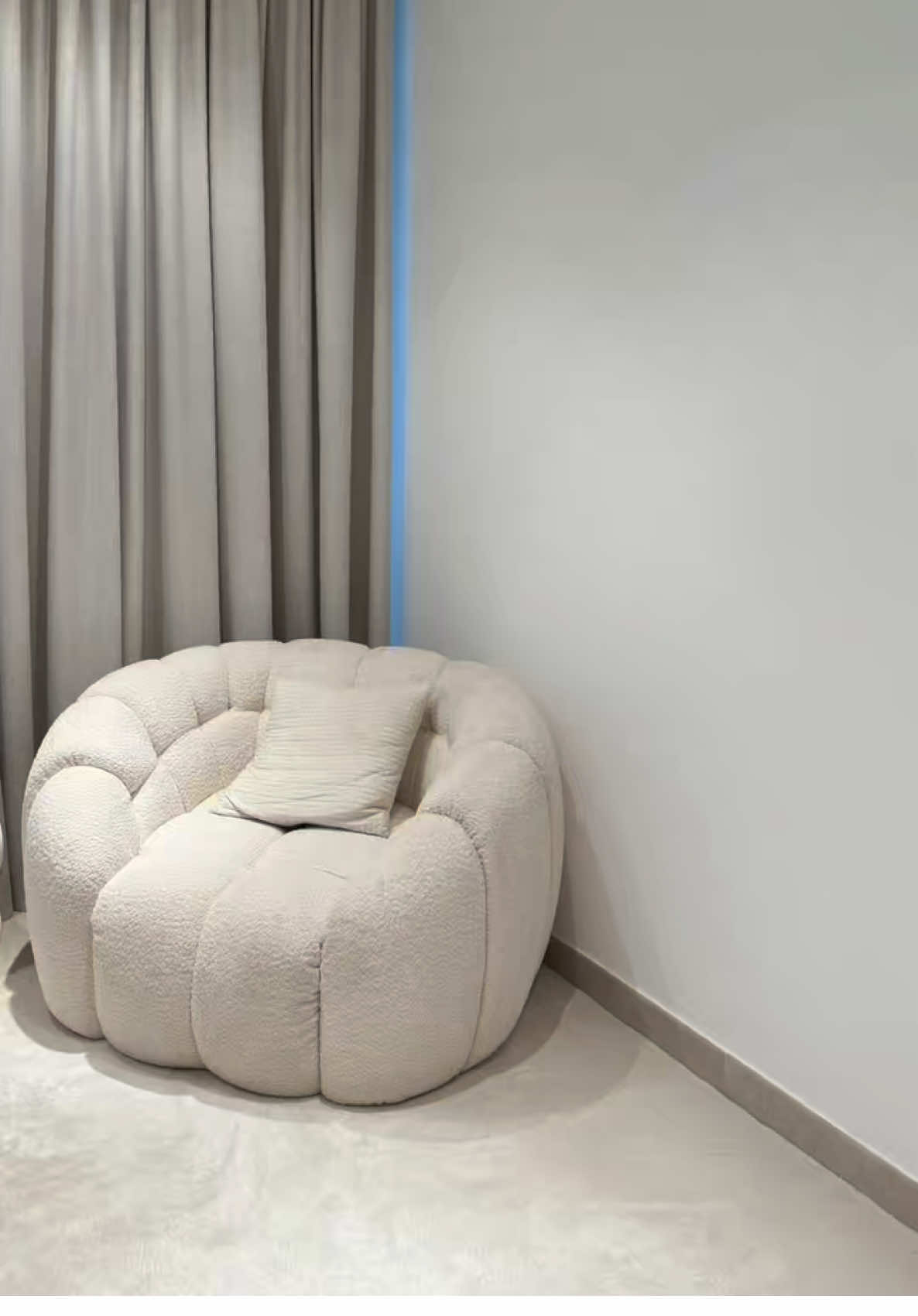 stay with my aunt in Dubaï ☁️  book : @thatgyalcm 📎