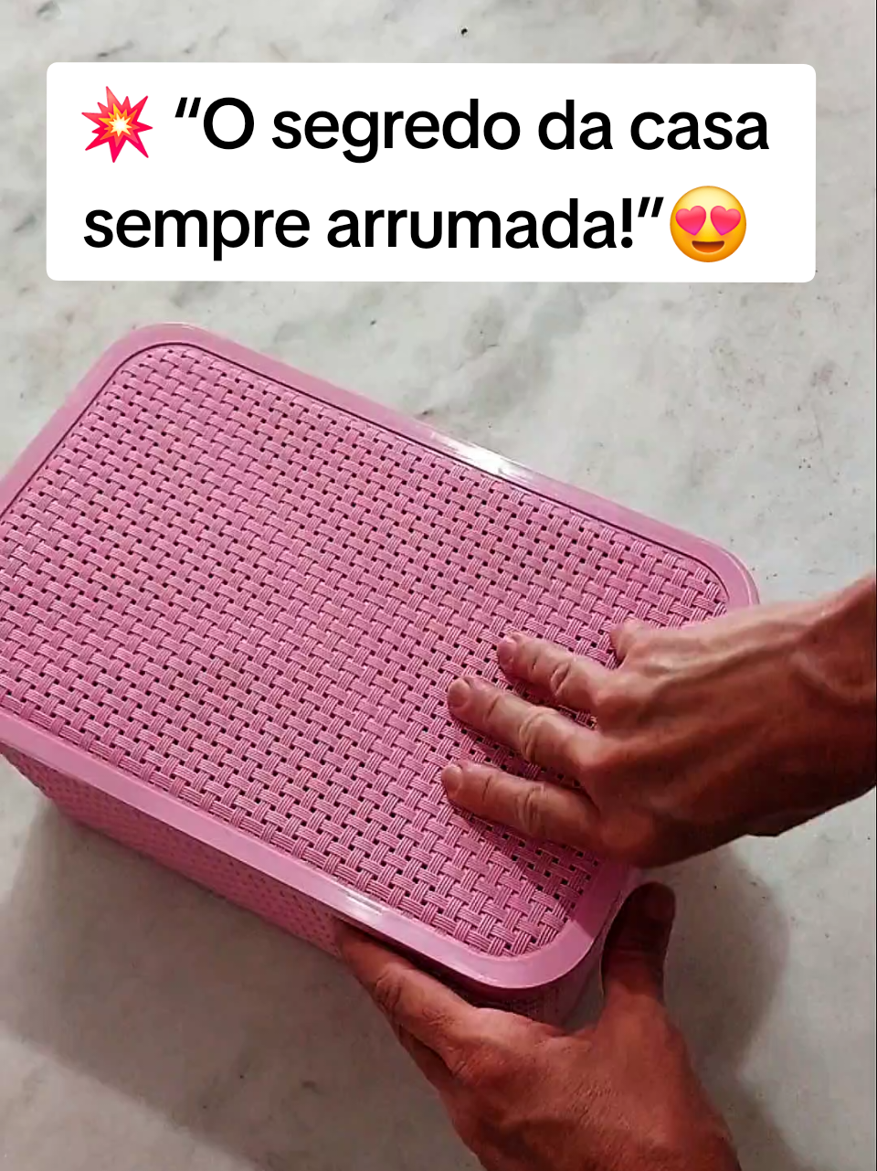 Caixa Organizadora Litros Rattan Rosa c/ N tampa 123Organizei TPTF Sobre este produto Características:  Material: Polipropileno (PP) de alta durabilidade • Cor: Rosa Capacidade: 7 litros Dimensões: A 14 cm x L 19 cm x C 29 cm Design rattan moderno e decorativo Fácil de limpar e leve para transportar • Ideal para uso em quartos, banheiros, salas e cozinhas #caixa  #tiktokshop #viral #viral?tiktok🥰  #achadinhos 