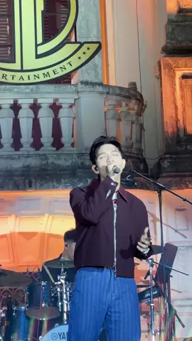 Trời mua tí táchhhhh #hoàngdũng #hoangdung #tach 