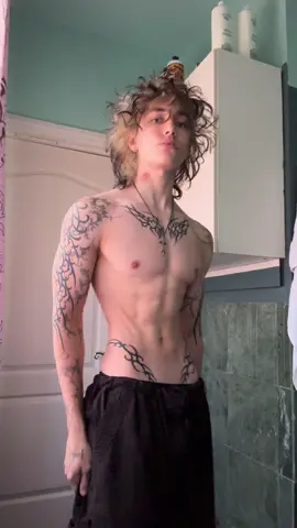 Twinkmaxxing (satire) #fyp #gym #tattoo 