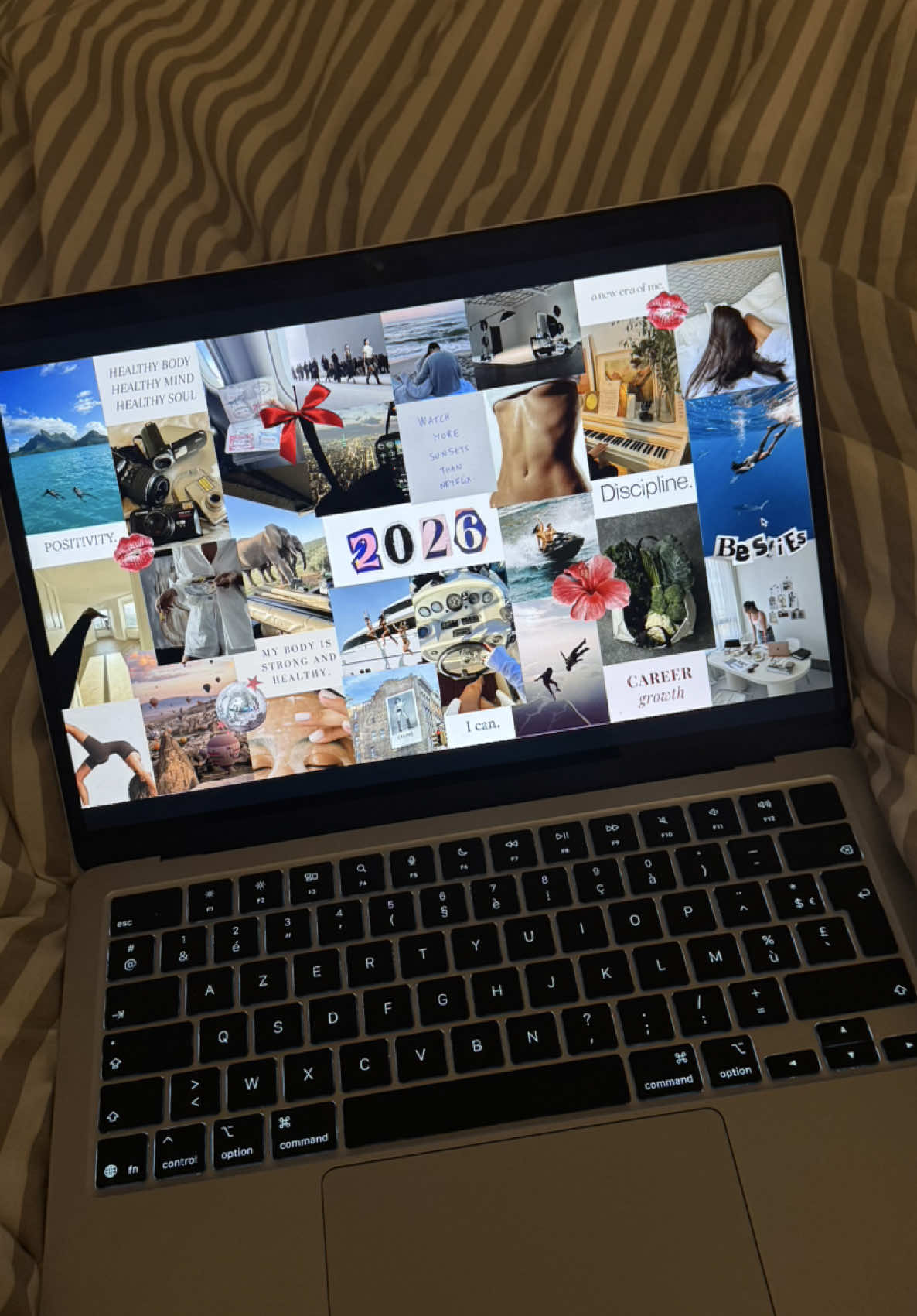 Hoping that 2026 will be better 🥹 #2026 #visionboard #manifest #newera #newyear 