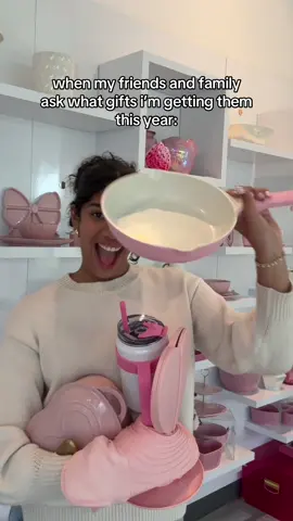 Giving the gift of pink this holiday season 💅💝 #parishilton #pink #holiday #holidaygifts #giftguide 