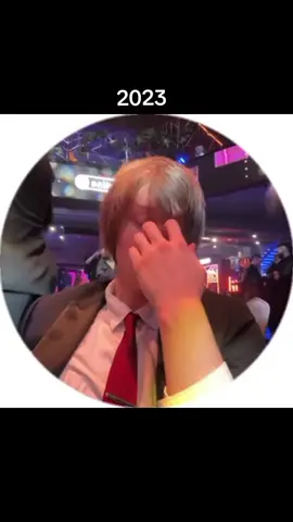 поздравьте,снова ничего. Максимально несправедливо,Ваня должен был выиграть как минимум одну номинации точно,но этого не произошло. Мы проебались,снова,безумно жаль,что мы дали ване ложные надежды,да и себе. Надеюсь в 2026 нам повезет😕. #ваня #fup #elbruso #rge #or #дипинс #ванядипинс #слей2025 