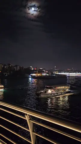 22:46 En ağır yük, kimsenin görmediği yorgunluk...🎵 Ezel Eyşan Unutamıyorum Toygar Işıklı   📍haliç metro köprüsü istanbul 