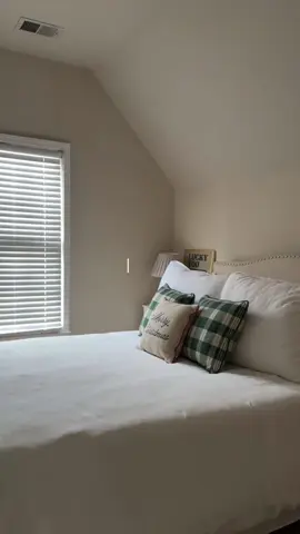 Tiny clips from my day yesterday!!! Happy VLOGMAS day 2😋 #Vlogmas #vlogmas2025 #vlogmasday2 #minivlog 