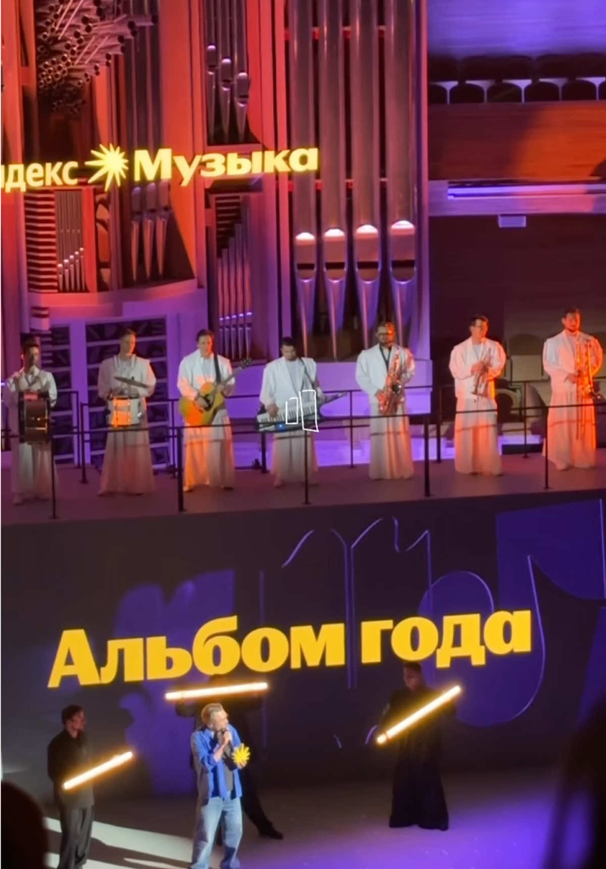 FRIENDLY THUG 53 NGG забирает статуэтку от Яндекс Музыки за альбом года «Graf Monte-Cristo / Most Valuable Pirate» Мы согласны!