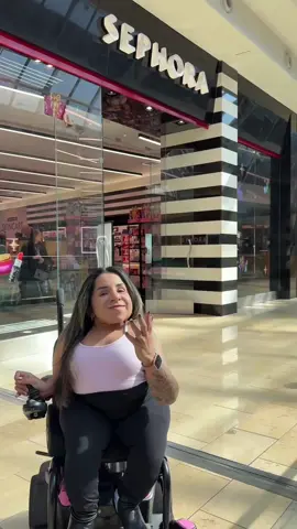 Accessible beauty services? In the bag. @Steffi G. #InternationalDayOfPersonsWithDisabilities